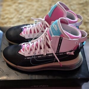 Nike Air Max 720 SATRN Sneakers